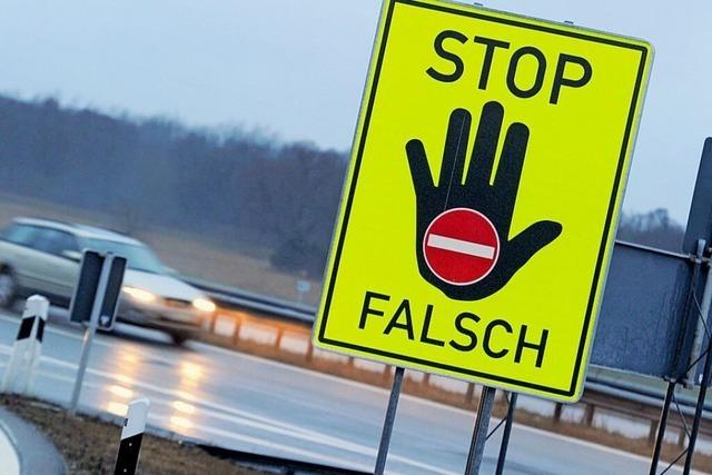 Blockade stoppt Geisterfahrer auf der A5 bei Riegel