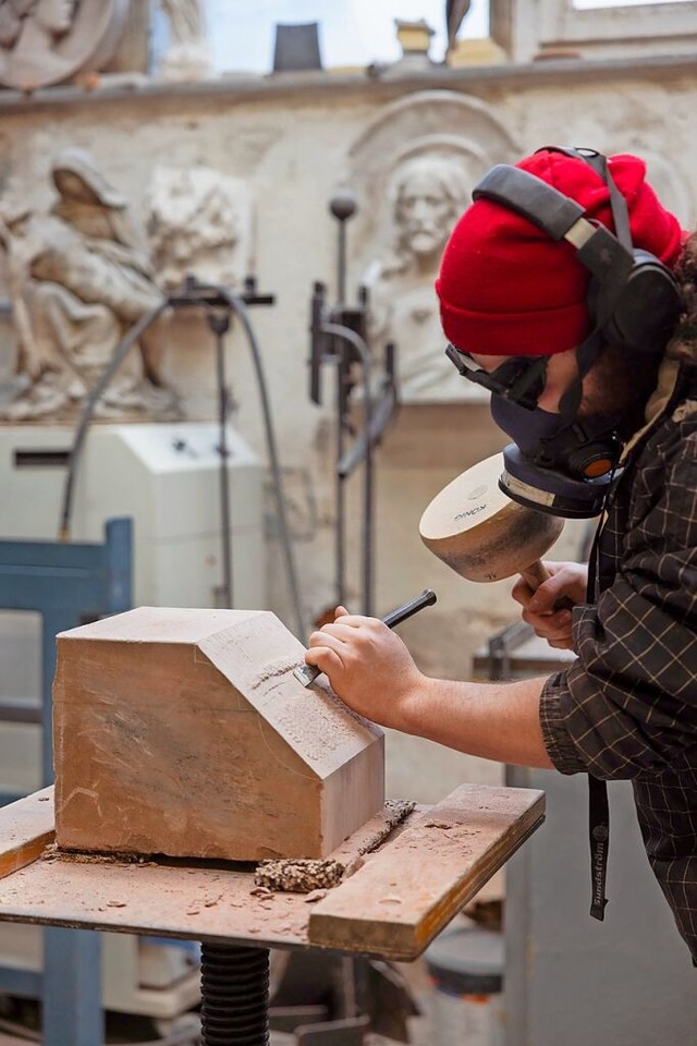 Feingefhl:  Auszubildender im Bildhauerhandwerk  | Foto: myKaiserstuhl