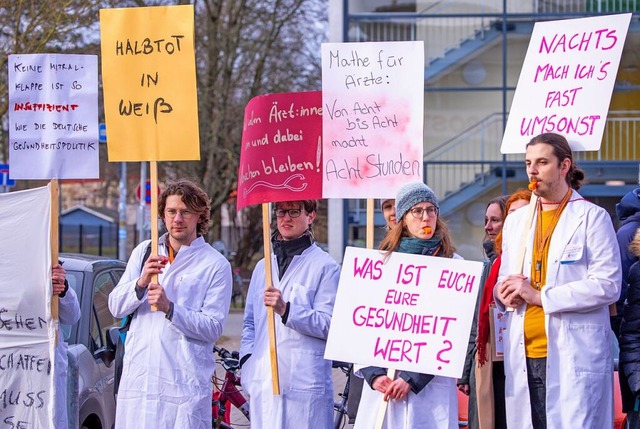 Bundesweit sind fr den 11. Mrz neue ...te der Uniklinik Freiburg nehmen teil.  | Foto: Jens Bttner (dpa)