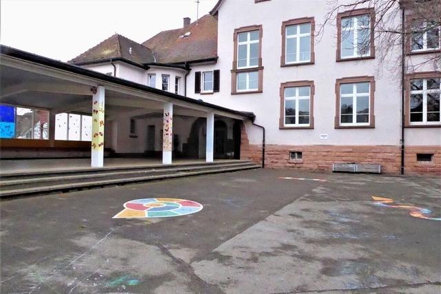 Der Schulhof in Windenreute – Schulhof oder Kilbi? Schulhof und Kilbi?