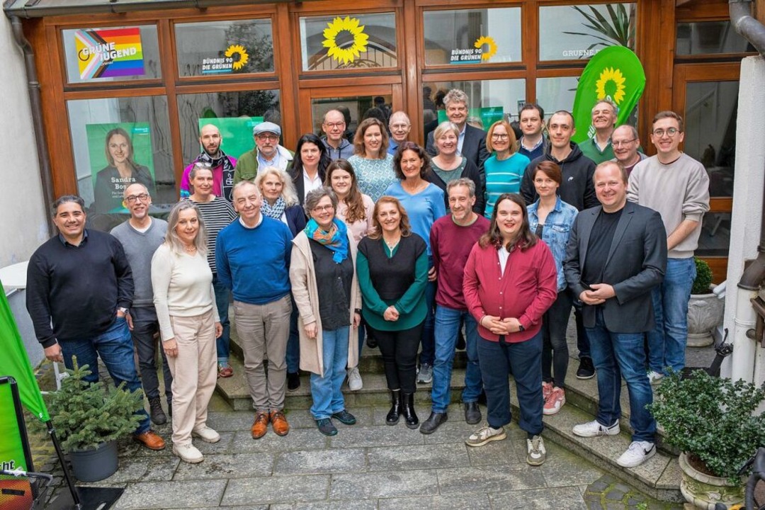 Einige der 40 Kandidatinnen und Kandid...Offenburger Grnen fr den Gemeinderat  | Foto: Peter Mnnich