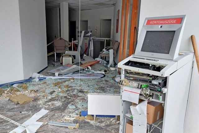 Unbekannte sprengen Geldautomat in Bad Krozingen