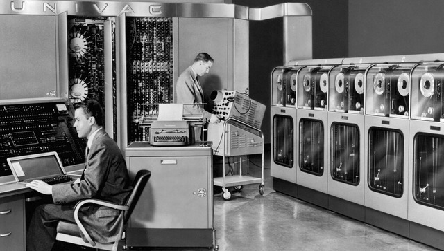 Als die Computer Laufen lernten: Der e...lle US-Rechner war der Univac von 1951  | Foto: Imago