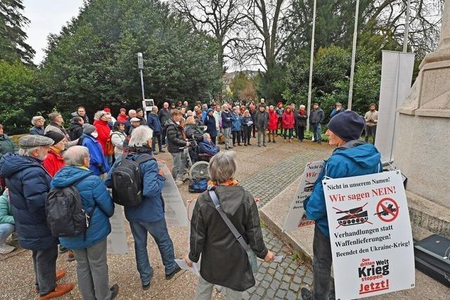 Eine Friedenstafel im Freiburger Stadtgarten soll an Rosa Luxemburg erinnern