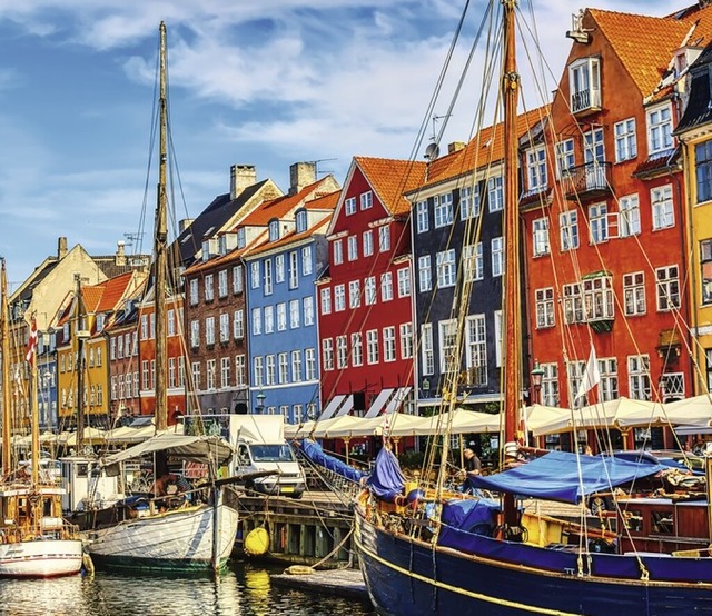 Die bunten Huserfronten prgen den Anblick des Kopenhagener Hafens.  | Foto: Nick N A/Shutterstock.com