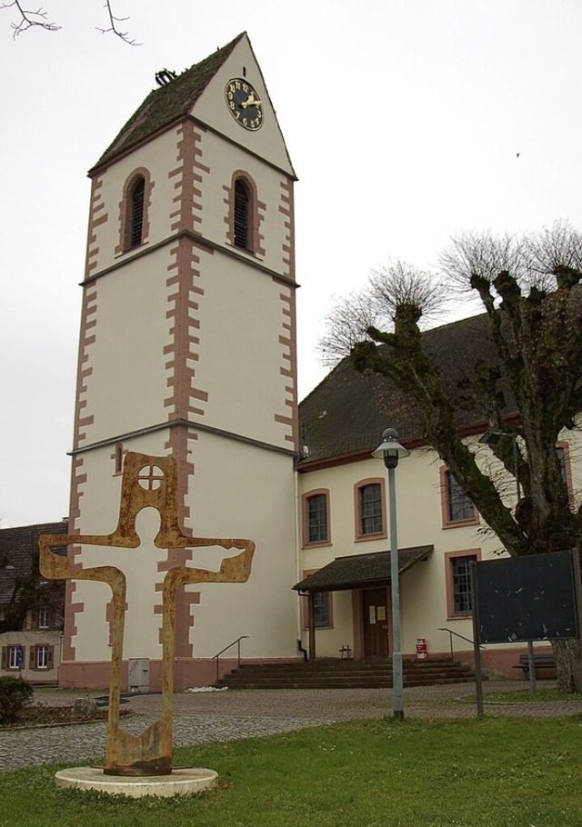 Zwischen Kirche und Gemeindehaus soll der Markt stattfinden.  | Foto: Franz Schmider