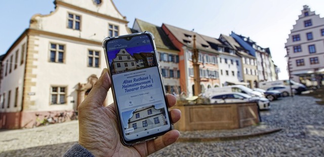 Digitaler Stadtrundgang mit Smartphone...ert, klappt bald einfach per QR-Code.   | Foto: Martin Wendel