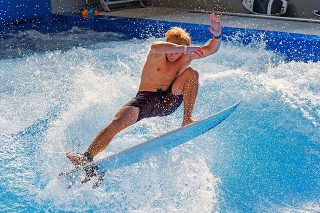 In Lahr soll ein Surfpark entstehen.  | Foto: IMAGO/Marc John