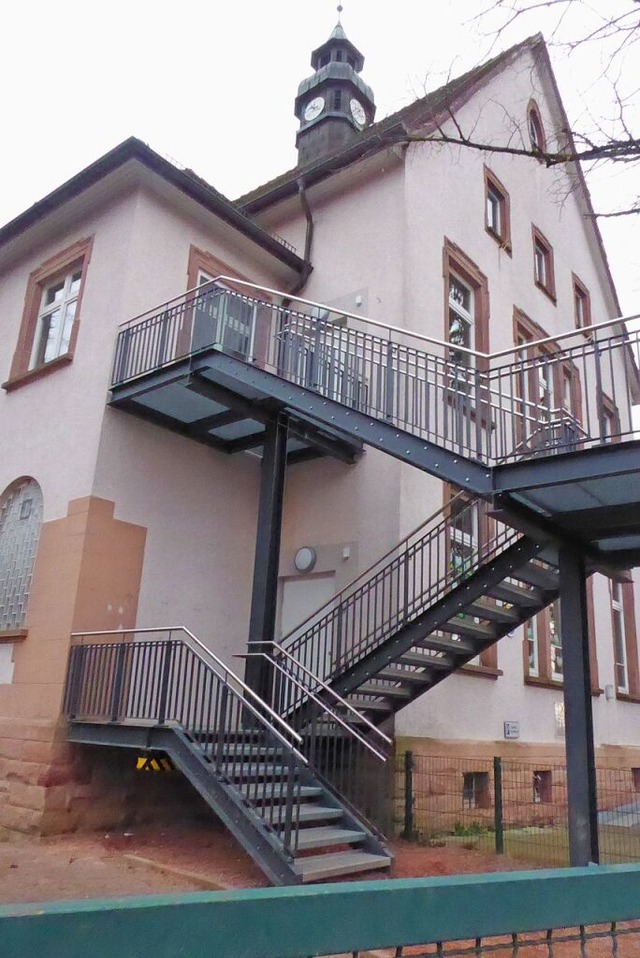 Auch die Rettungstreppe der Schule Windenreute wurde teurer.  | Foto: Sylvia-Karina Jahn