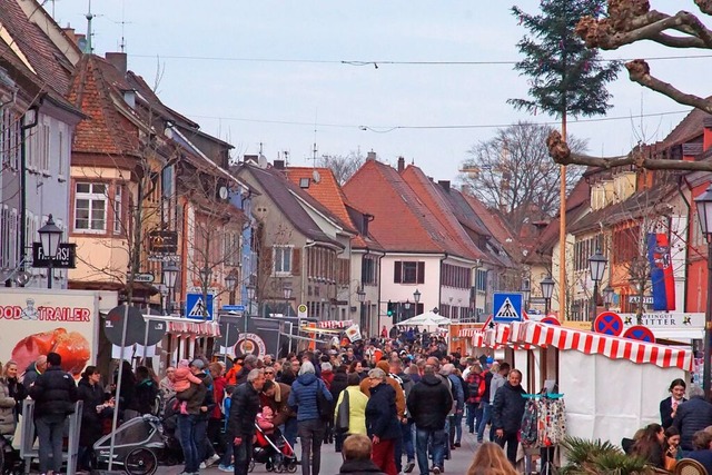 Kenzingens Hauptstrae war fr zwei Ta...n der Alten Halle in die Stadt geholt.  | Foto: Ilona Hge