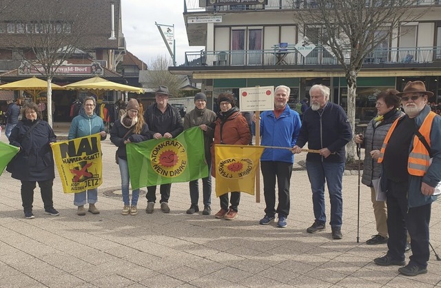 Eine Mahnwache gegen Atomkraft und fr... Energien wird  in Titisee abgehalten.  | Foto: Sonja Niederer