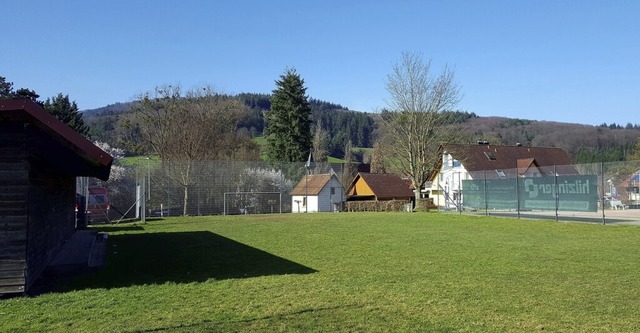 Das Areal hinter dem Haus beim alten B...s, rechts die Ablage des  Tennisclubs.  | Foto: Beate Zehnle-Lehmann
