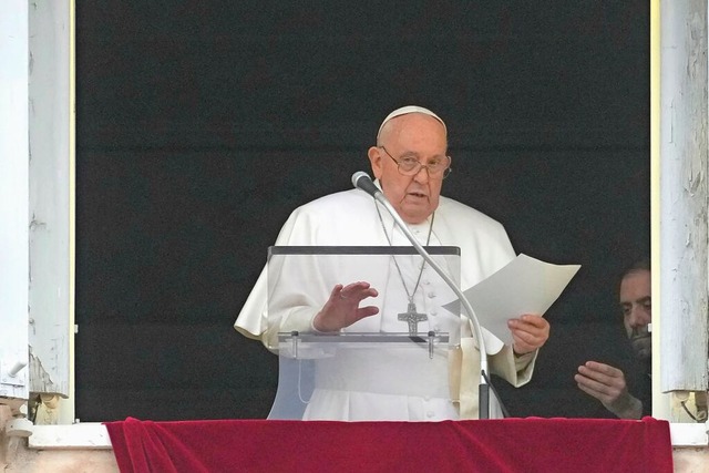 Papst Franziskus ging am Sonntag nicht auf die Kontroverse zur Ukraine ein.  | Foto: Alessandra Tarantino (dpa)