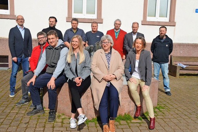 Die Kandidatinnen und Kandidaten der Brgerliste fr den Ortschaftsrat Langenau.  | Foto: Edgar Steinfelder