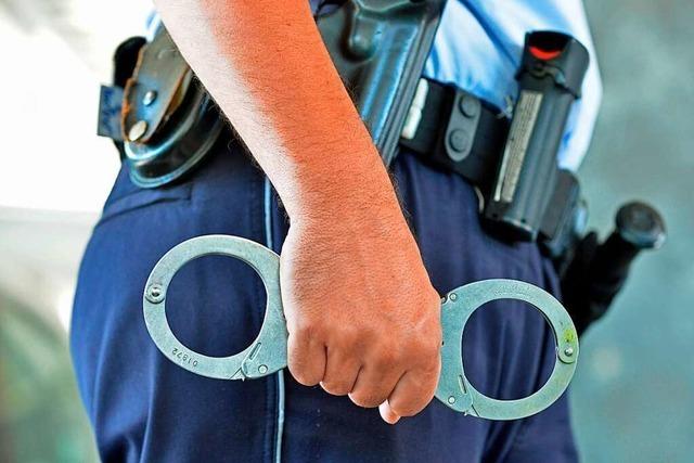 Freiburger Bundespolizei nimmt zwei mit Haftbefehl gesuchte Mnner fest