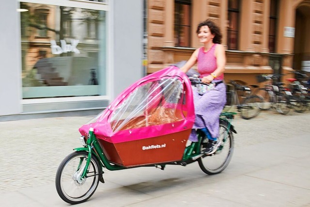 Ein Fahrrad mit mehr Stauraum: das Lastenrad  | Foto: Annette Riedl (dpa)