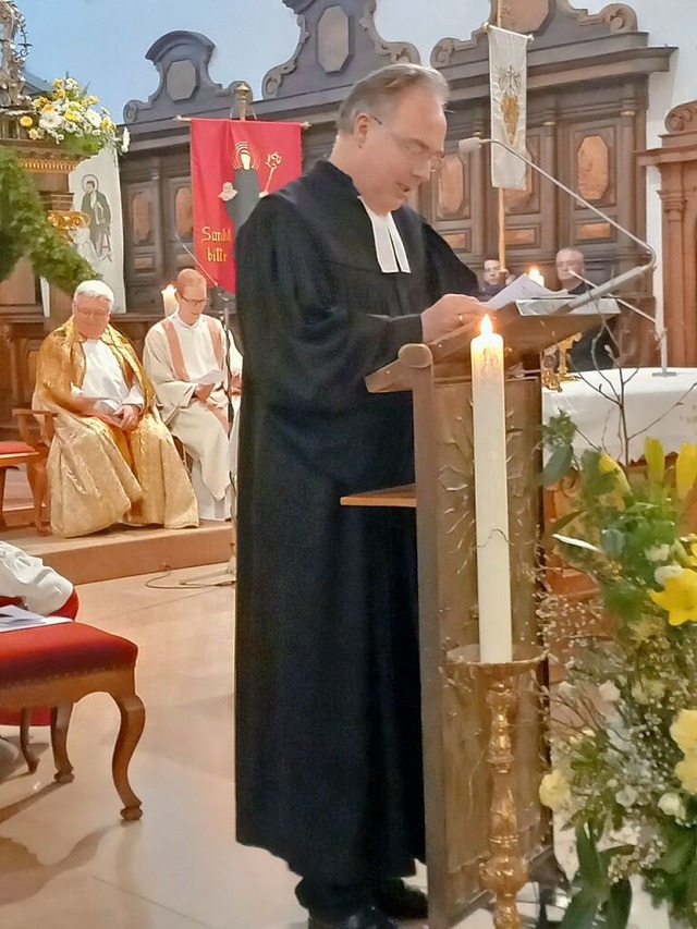 Pfarrer Hans-Georg Ulrichs bei seiner ... im Fridolinsmnster in Bad Sckingen.  | Foto: Axel Kremp