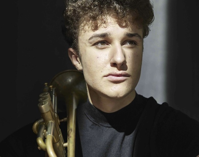 Erst 21, aber schon Gast auf vielen Festivals: Trompeter Jakob Bnsch  | Foto: Boris Breuer