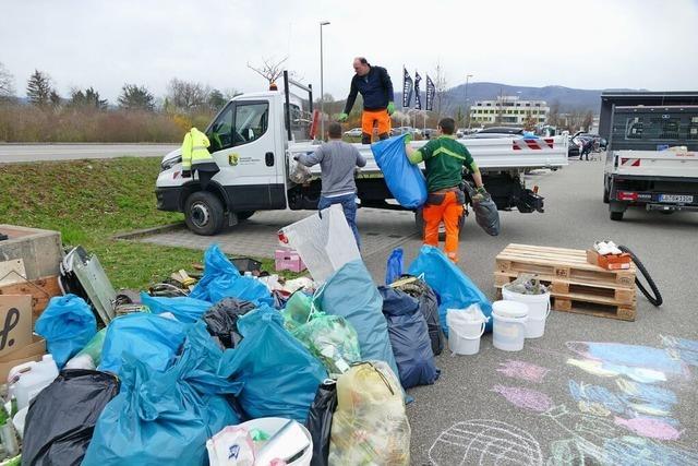 In Grenzach-Wyhlen finden Helfer beim Clean-Up viel Mll und ein Kampfmesser