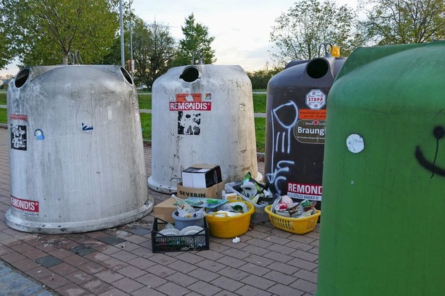 Rund um Glascontainer trmt sich in vi...Stdten Mll (Archiv- und Symbolfoto).  | Foto: Victoria Langelott