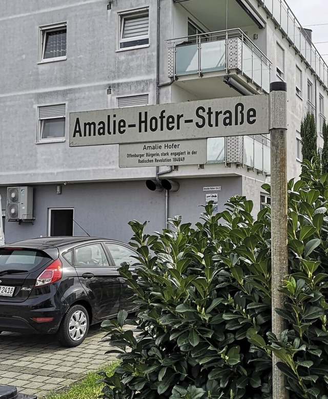 Im US-Exil hielt Amalie Hofer das Ehep...r. Offenburg ehrt sie auf diese Weise.  | Foto: Ralf Burgmaier