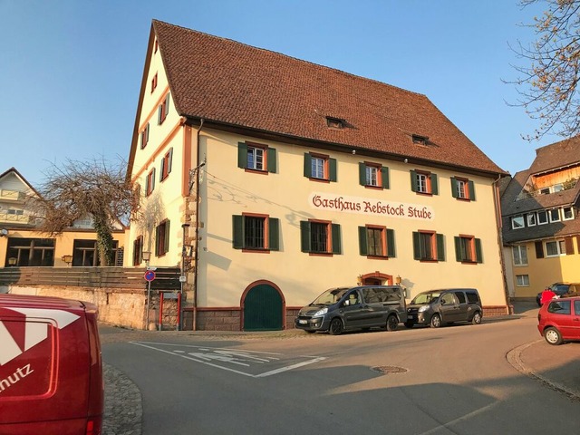 Markanter Bau mitten im Ort: das ehema...en. Es wird nun zum Wohnhaus umgebaut.  | Foto: Michael Drfler