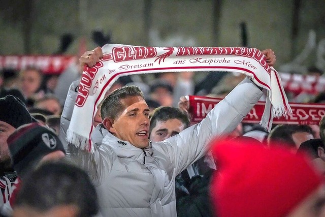 Auch Nils Petersen drckt seinen ehemaligen Kollegen die Daumen.  | Foto: Arne Amberg (imago)