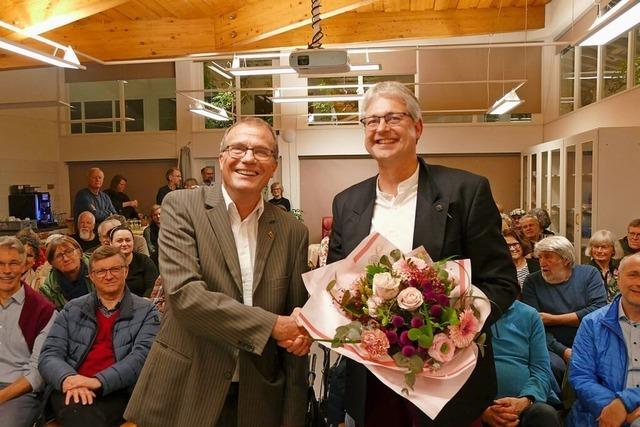 Rheinfelder Pfarrer Jrg Hinderer erhlt Landesverdienstnadel fr sein interkulturelles Engagement