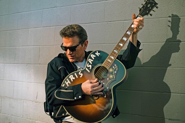 Chris Isaak ist eine der Zugnummern des Stimmen-Festivals.  | Foto: Andrew Hutto