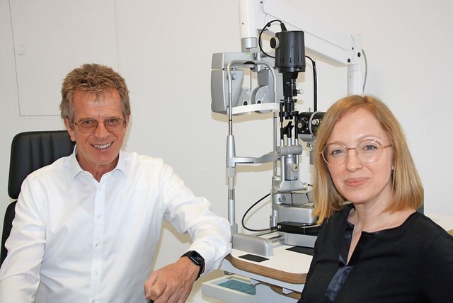 Bernd Wacker bergab seine Augenarztpraxis im Januar an Tochter Katrin Wacker.   | Foto: Christiane Franz