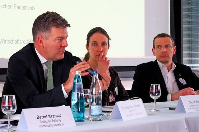 Andreas Schwab (links),  Ccilia Kieff... der VBU-Podiumsdiskussion in Breisach  | Foto: VBU