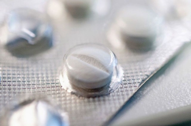12.600 Tabletten in Blisterpackungen fand der Zoll im Auto eines Mannes.  | Foto: Andrea Warnecke (dpa)