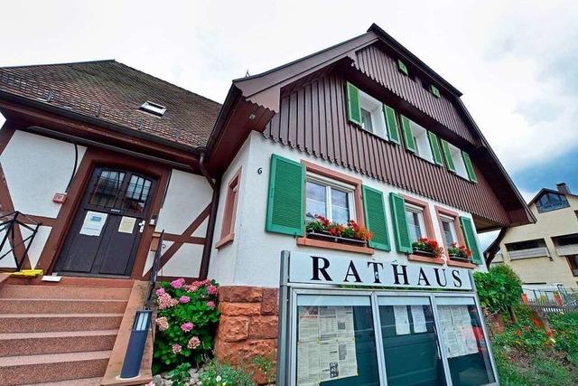 Zwei Forderungen fr das Rathaus in Freiburg Ebnet