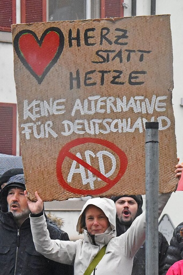 Eine AfD-Kundgebung stie im November 2023 in Steinen auf Protest.  | Foto: Kathrin Ganter
