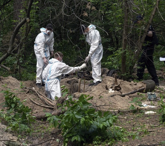 Bei Butscha wurden gettete Zivilisten gefunden.  | Foto: IMAGO/Anna Opareniuk