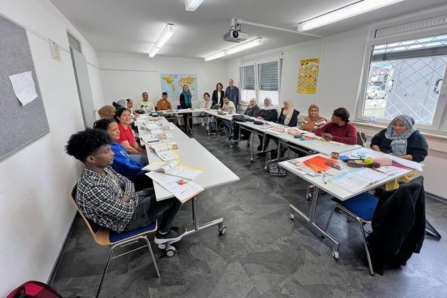 In der Fremde lesen und schreiben lernen: Zu Besuch bei einem Kurs fr Migranten in Mllheim