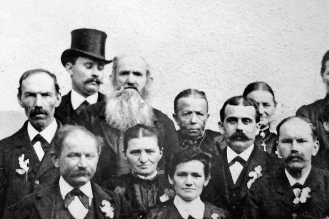 Franz Xaver Luhr (mit weiem Bart) auf...to einer Hochzeitsgesellschaft um 1900  | Foto: Dorfmuseum Pfaffenweiler