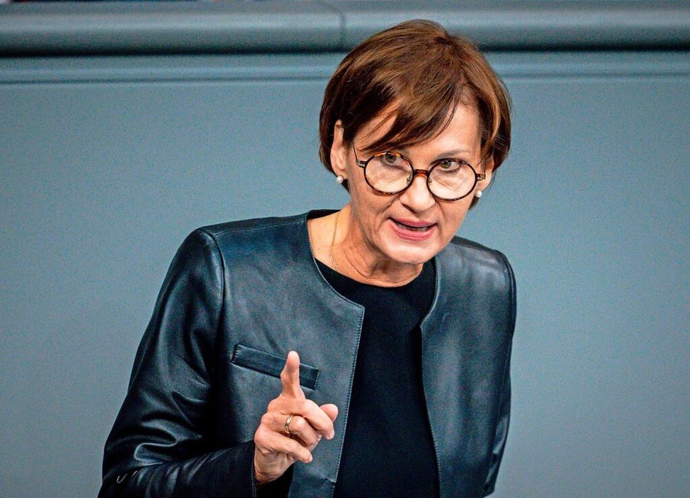 Bildungsministerin Stark-Watzinger Will, Dass Schulen Für Kriegs- Und ...