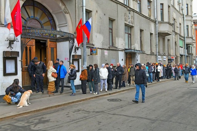 Die Opposition rief die Russen dazu au...gen ihren Widerstand zu demonstrieren.  | Foto: Uncredited (dpa)