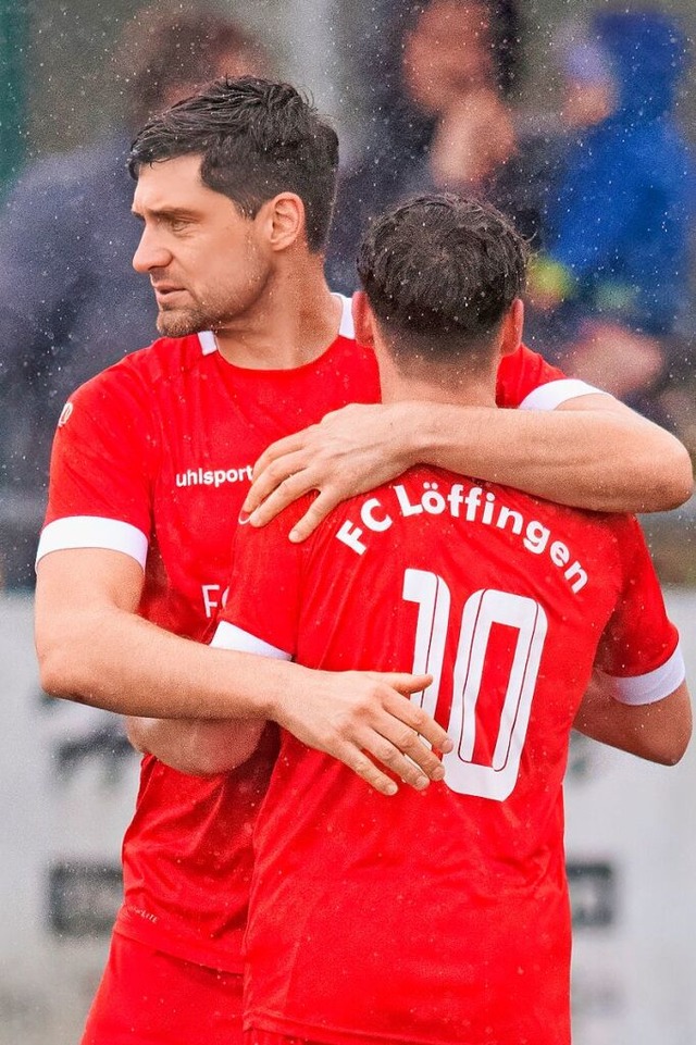 Benjamin Gaudig (links) traf fr den FC Lffingen gegen Aasen zum 1:0.  | Foto: Wolfgang Scheu
