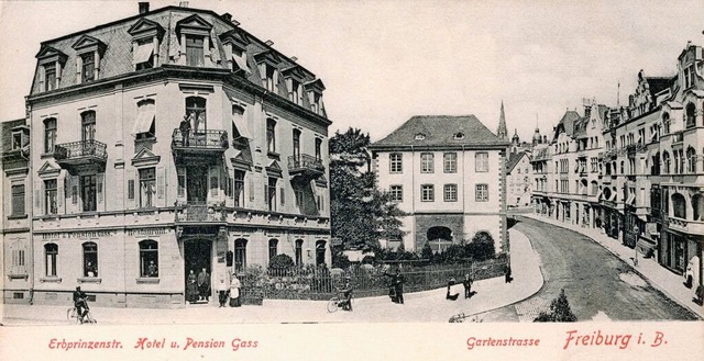 Die nrdliche Gartenstrae mit dem Bre...r Tor, damals noch ohne die Anbauten.   | Foto: Archiv Manfred Gallo