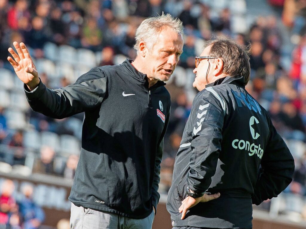 Oktober 2010: Zwei Trainerkollegen unter sich: Christian Streich und Ewald Lienen, damals St- Pauli Coach.