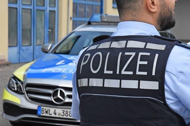 Polizei sucht Mercedes-Fahrer nach Unfall bei Gresgen