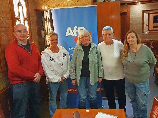 Die ersten fnf von elf Pltzen besetz..., Heidelore Wakil und Annett Kleemann.  | Foto: Hannes Lauber