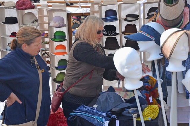 Gut behtet knnen Besucher des Knstlermarkts in den Frhling starten.  | Foto: Gerhard Walser