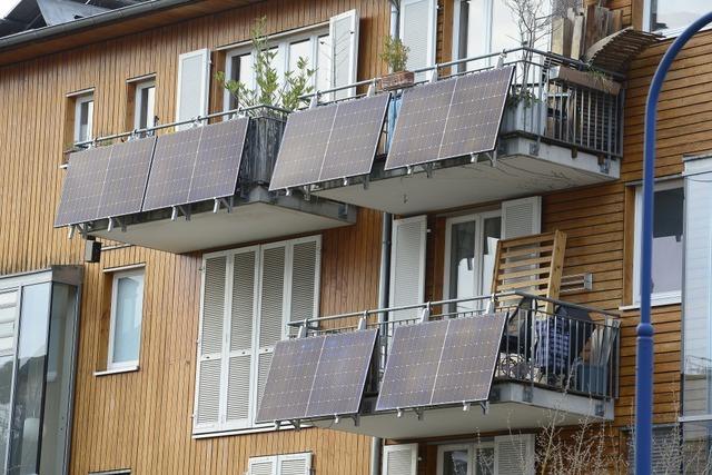 Balkon-Solaranlagen boomen, aber nicht jeder kann einfach teilhaben