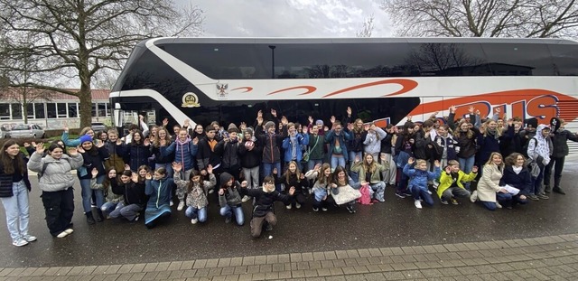 Knapp 70 Offenburger Gymnasiastinnen u...e Partnerstadt im franzsischen Jura.   | Foto: Carola Bruhier