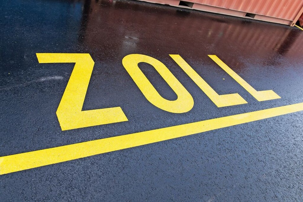 Transporterfahrer will in Rheinfelden Zoll an der Nase herumführen