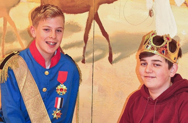 Lukas (links) und Jakob (rechts) spielen im Musical den Prinz Owi  | Foto: Mona Rssler