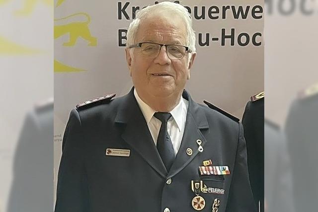 Abzeichen in Gold fr Btzinger Ex-Kommandanten